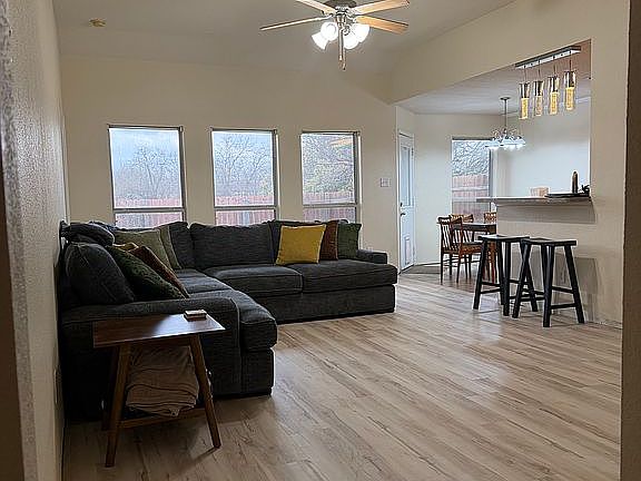 4th image of 420 Stirling Rd