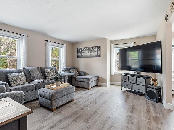 3rd image of 158 Tina Drive