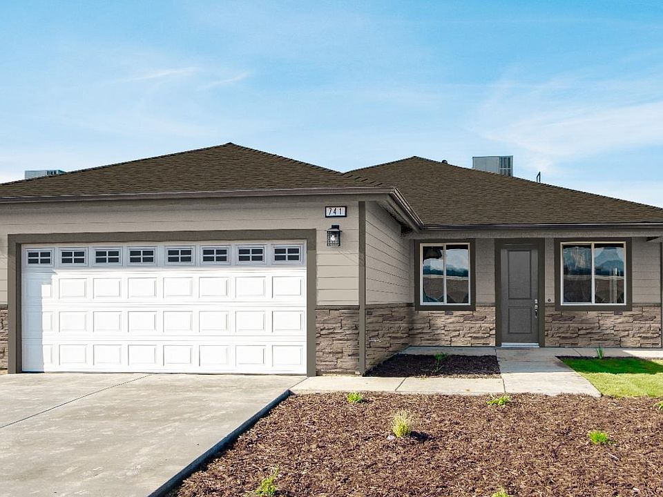 1st image of 1030 Acacia