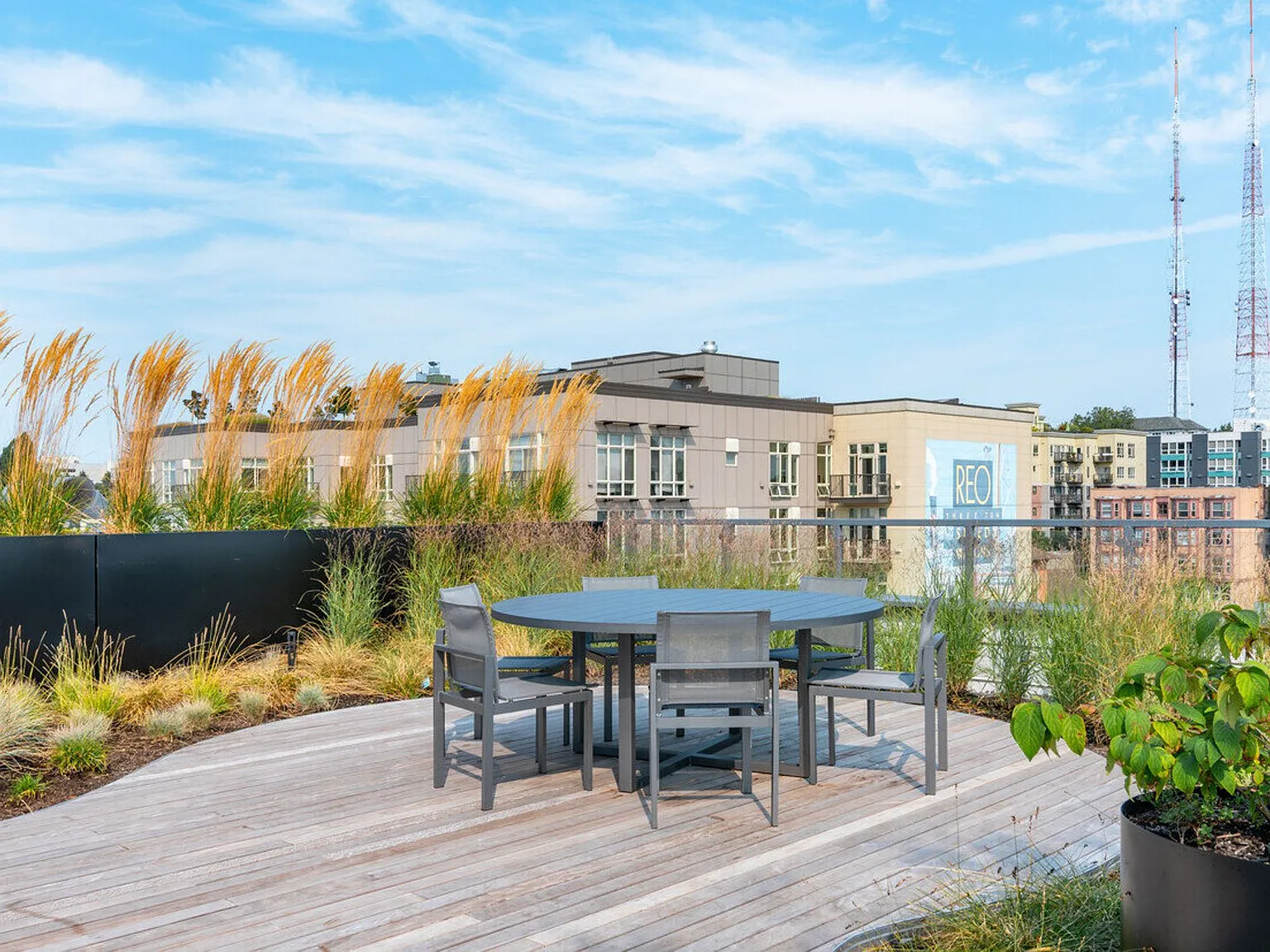 Solis Apartments — Photo 4