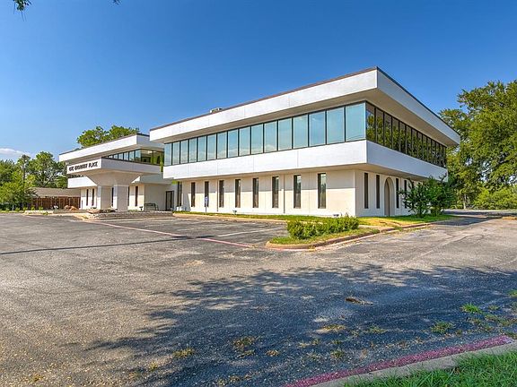 4th image of 2910 Broadway Blvd