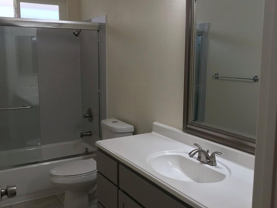 2nd image of 575 Easton Dr