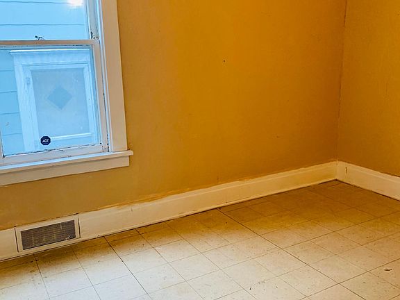 3rd image of 10 Olcott Pl #1