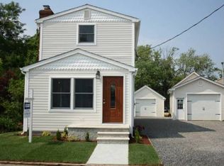 3951 South St, Seaford, NY 11783