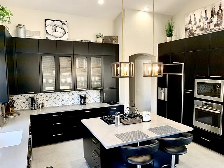 7308 E Whistling Wind Way — Photo 2