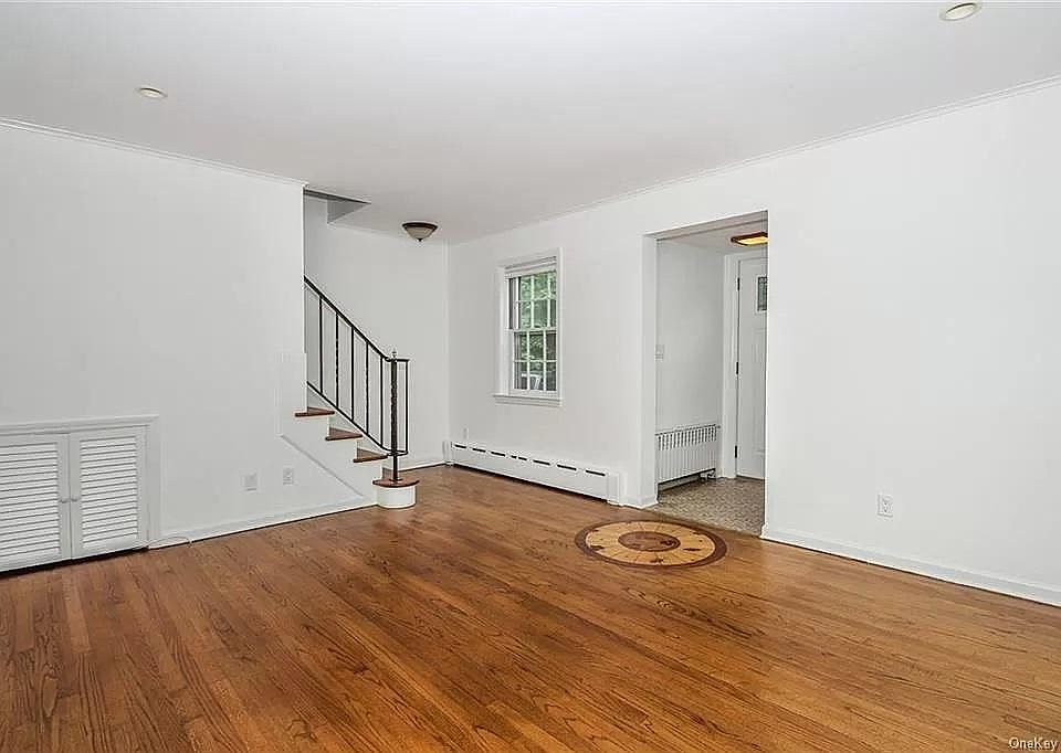 Living Room (Level 1)