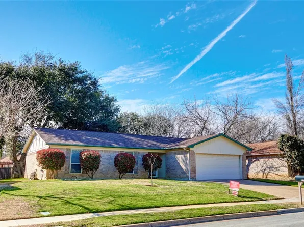 3121 Meadow Wood Ln, Bedford, TX 76021
