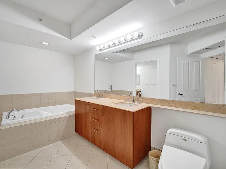 401 4th Ave #203 — Photo 19