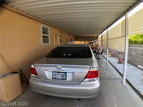 3rd image of 335 Sir George Dr