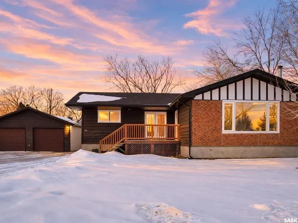 82 Burton St, Grand Coulee, SK S4M 0A3