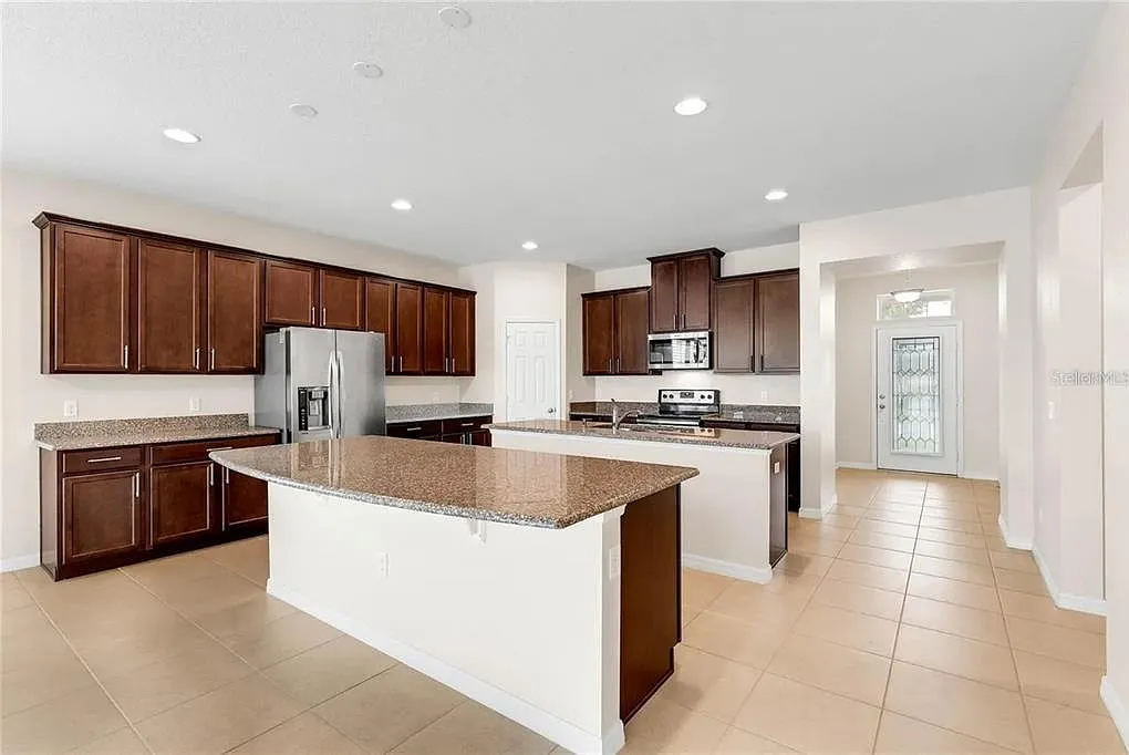 4 bed, 2.0 bath, 2236 sqft, $2,850 — Photo 2