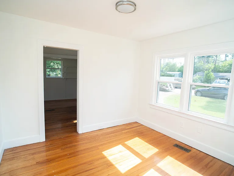 1114 8th Ave — Photo 3