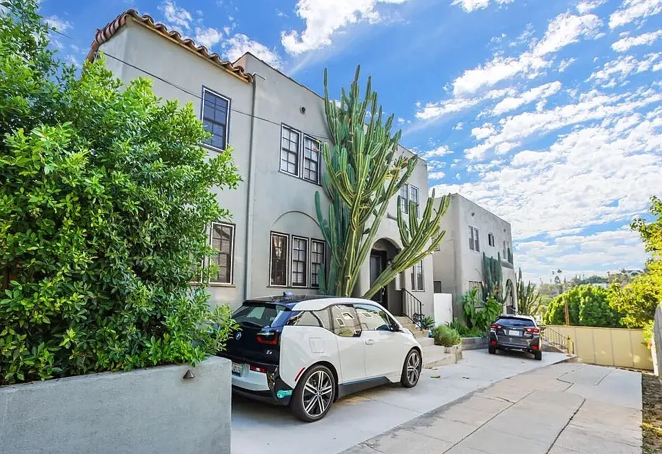 839 N Occidental Blvd #1/2