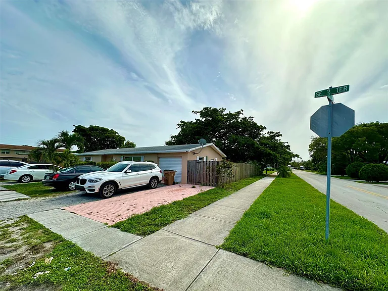1417 SE 3rd Ter — Photo 23