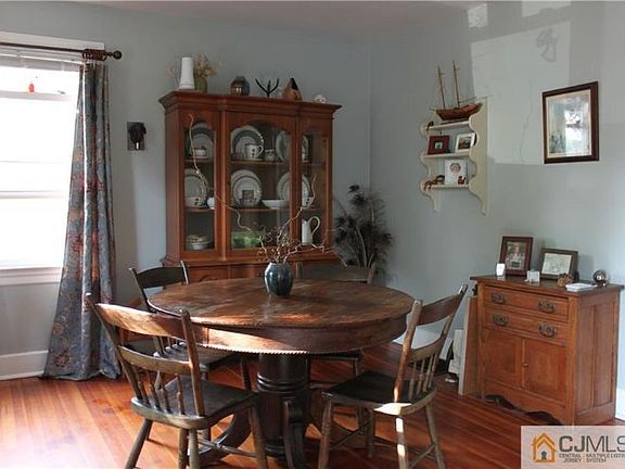 4th image of 123 Frace St