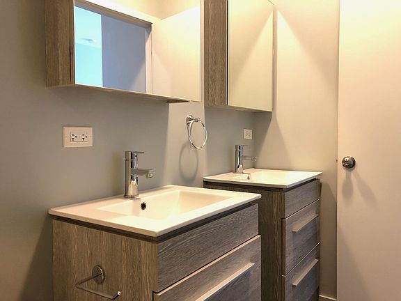 3rd image of 2500 N Clybourn Ave #2