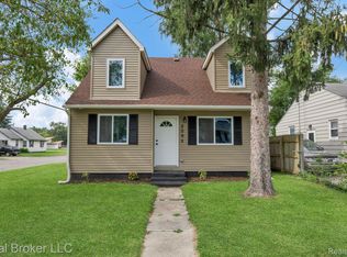 2095 E Whittemore Ave, Burton, MI 48529