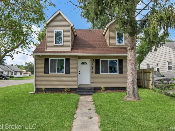 2095 E Whittemore Ave, Burton, MI 48529