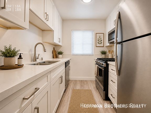 3rd image of 3740 Westwood Blvd #7