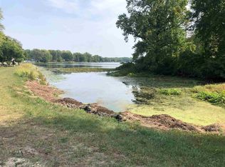 9529 N Holiday Ln, Syracuse, IN 46567