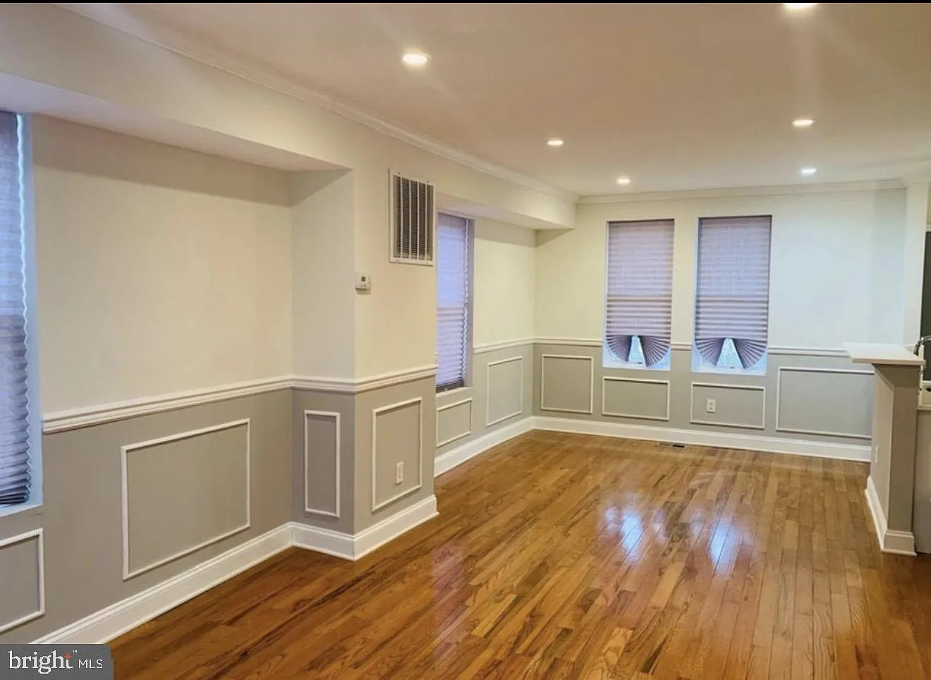 3 bed, 1.0 bath, 1470 sqft, $1,925 — Photo 2