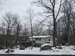 131 Chickadee Ln #693, Bushkill, PA 18324