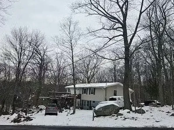 131 Chickadee Ln #693, Bushkill, PA 18324