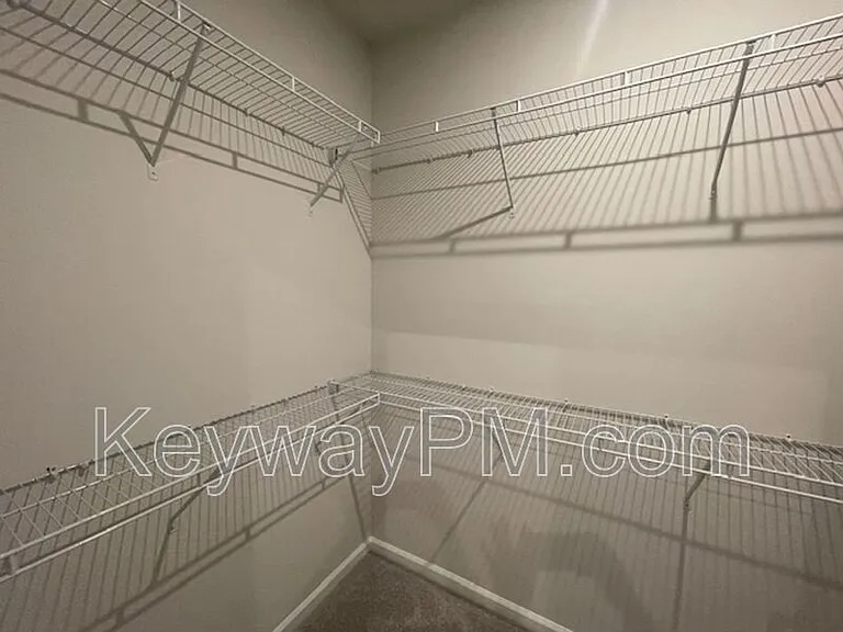 810 Manitou Cir — Photo 9