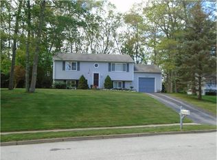 11 Alexis St, Coventry, RI 02816