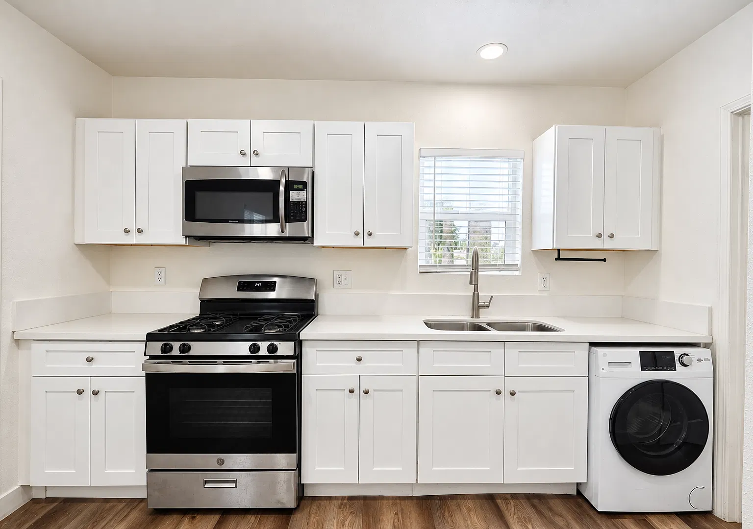 719 Esther Way — Photo 4