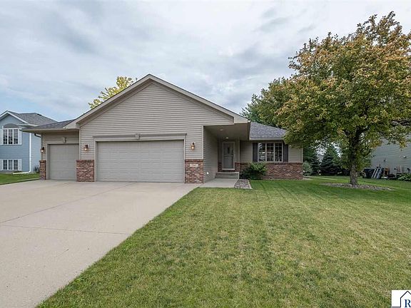 2nd image of 240 Grovebrook Cir
