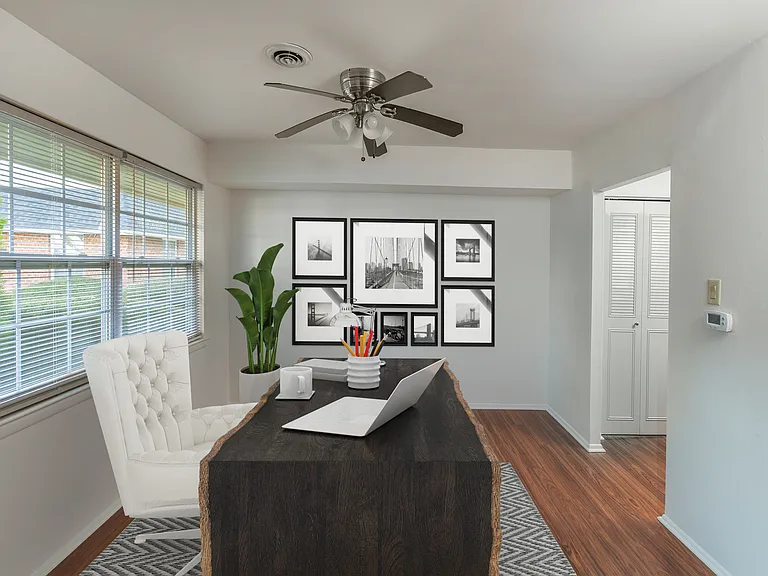 Country Club Apartments — Photo 5