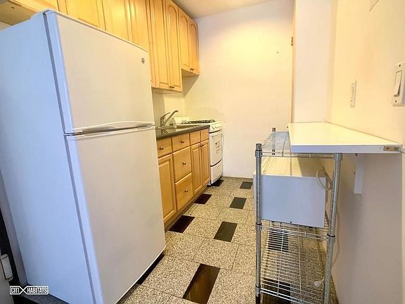4th image of 1252 Lexington Ave #3FF