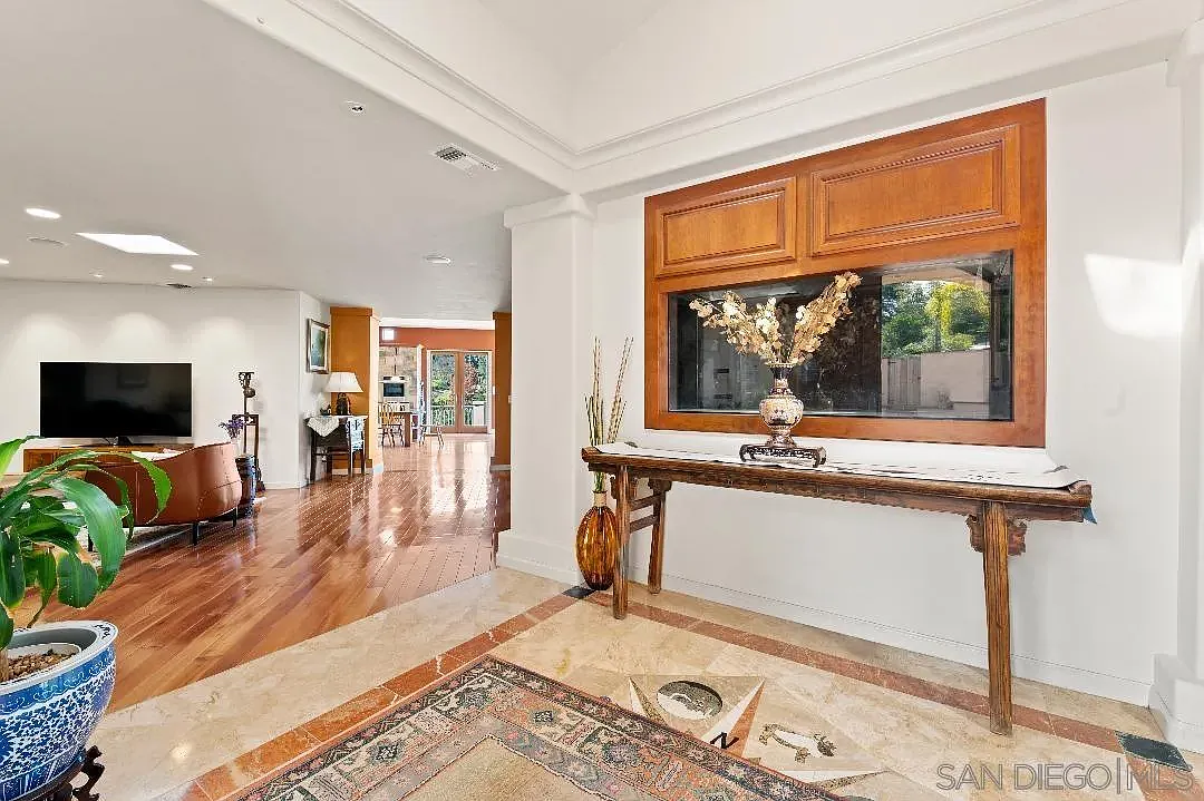 2 bed, 2.5 bath, 3150 sqft, $6,000 — Photo 2