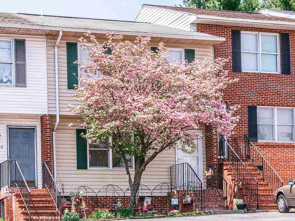 1st image of 834 Vine St