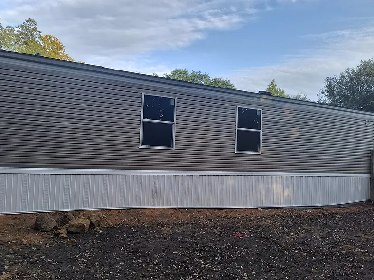 21 Dew St — Photo 2