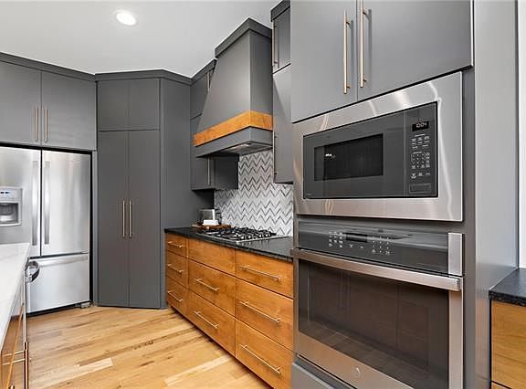 5th image of 25198 W 112th Ter
