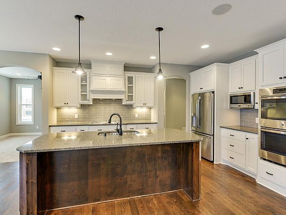 3rd image of 10810 Glenview Pl