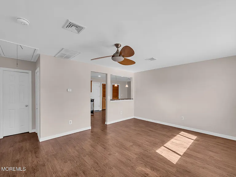 3118 Glasgow Ave — Photo 9