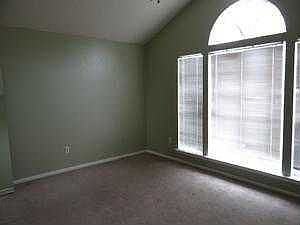 4th image of 5116 Forest Park Ln