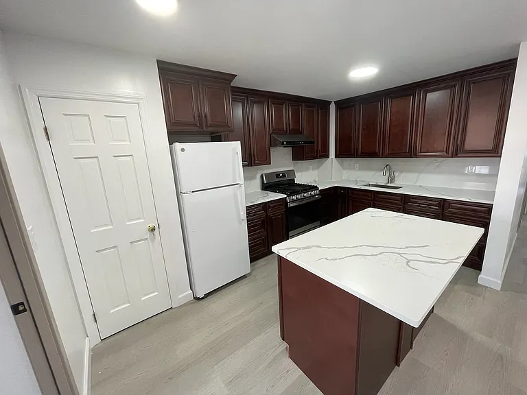 38-12 149th Pl — Photo 3