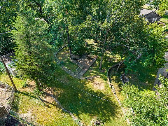 3rd image of 2210 Skyline Dr