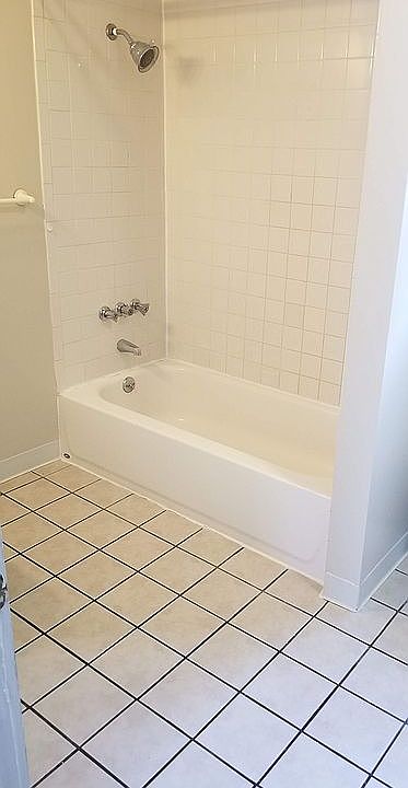 1st image of 413 Douglas St #1