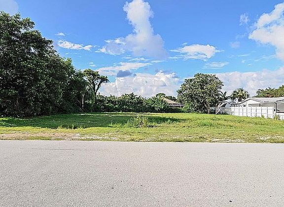 3rd image of 176 4th St