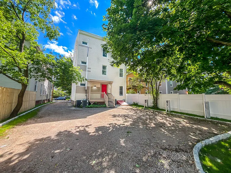 69 Edwards St — Photo 3