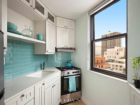 4th image of 225 E 36th St APT 16J