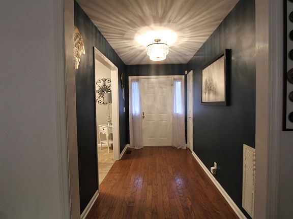 4th image of 211 Woodlands Dr