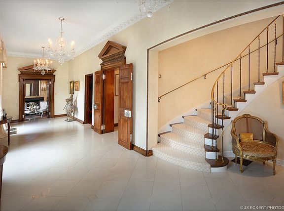 5th image of 1051 Meadow Ln