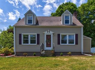 94 Cooper Ln, Hamden, CT 06514
