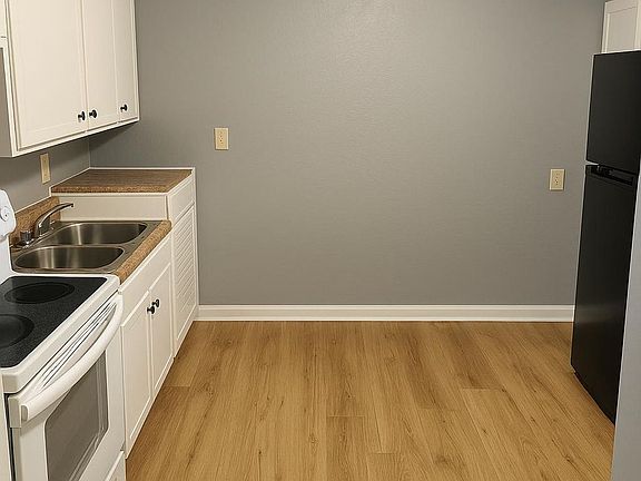 5th image of 210 Martin Ave #11